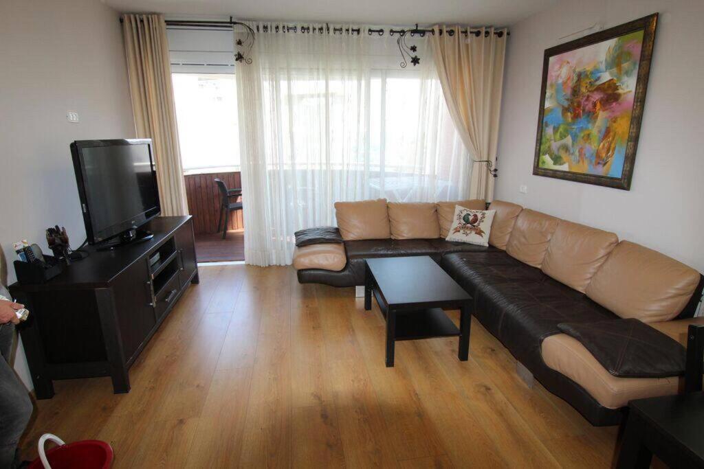 Royal Apartments , Blvd Nitza 8 Netanya Exteriör bild