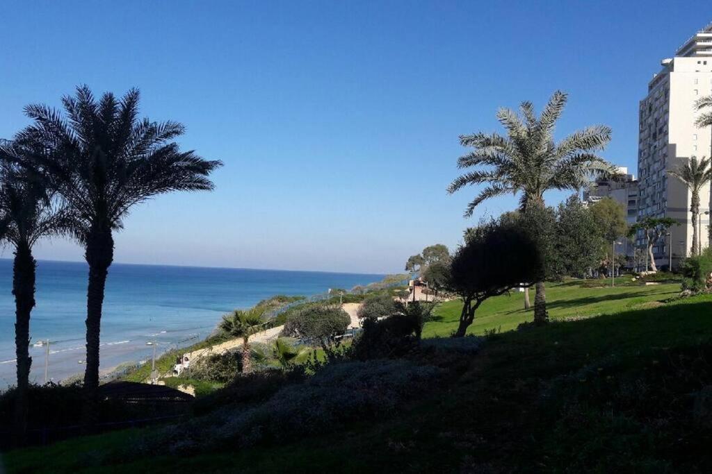 Royal Apartments , Blvd Nitza 8 Netanya Exteriör bild